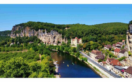 vue sur un paysage du périgord en France